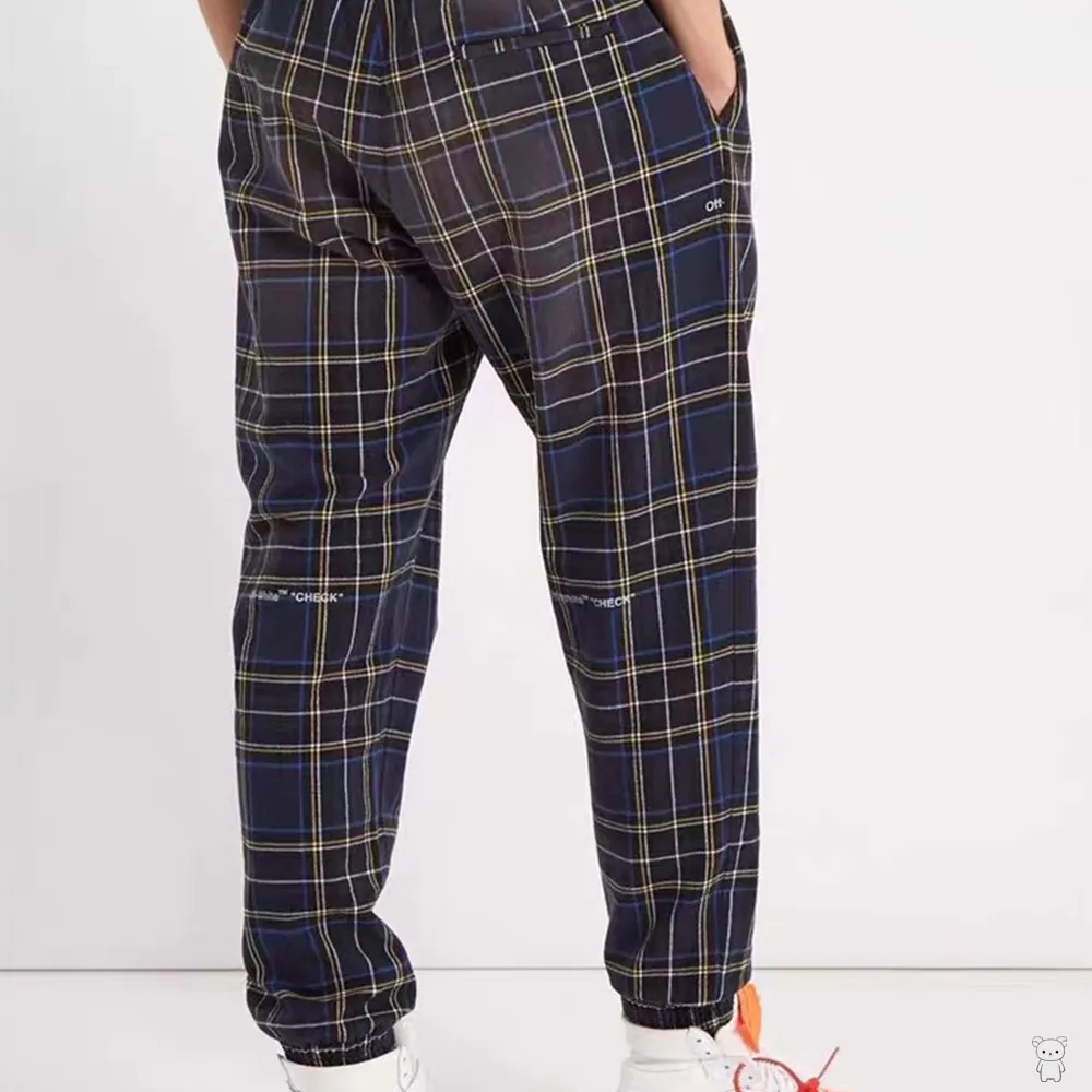 ♻️💯Refer to the model picture for the upper body❤️ The top tested version OFF-WHITE OW blue plaid trousers for men and women, the same style pure cotton loose sweatpants for male and female couples. 380g heavy-woven woven pure cotton fabric, printed on cloth, the logo of the finished product appears randomly, each piece is different, the warp and weft lines are obvious, and the LOGO is clear. Size xs-L Color: Black Size chart (The waistline is elastic and can be enlarged) P:360
